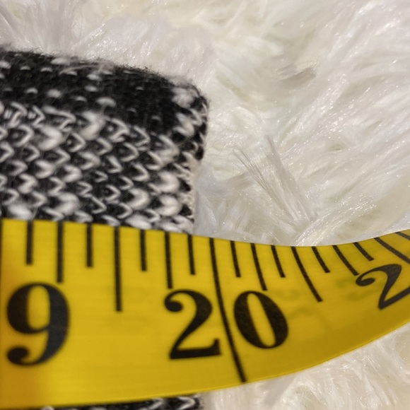SHANNON FORD NEW YORK Black & White CHECKERED SWEATER Hi Low Hem Sz M EUC - Picture 12 of 12